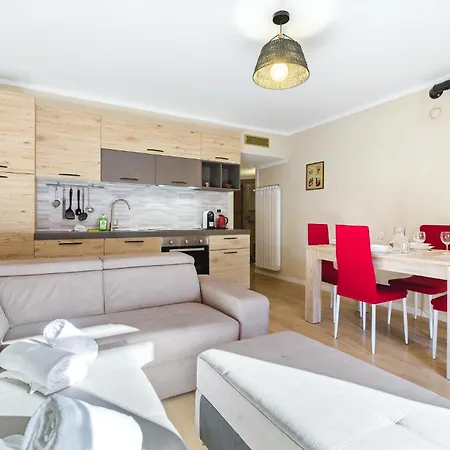 Hostdomus - La Chapelle Apartamento Oulx